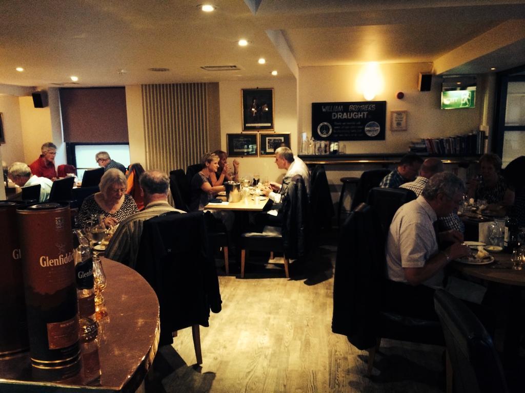 The Pipers' Tryst Hotel 글라스고 외부 사진