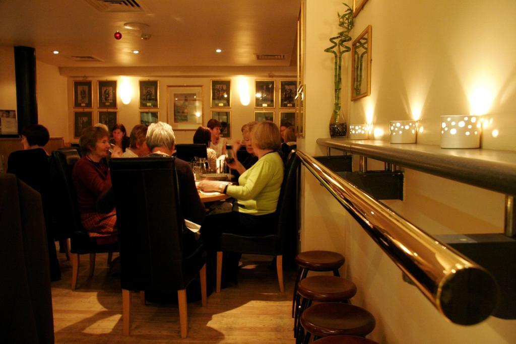 The Pipers' Tryst Hotel 글라스고 외부 사진