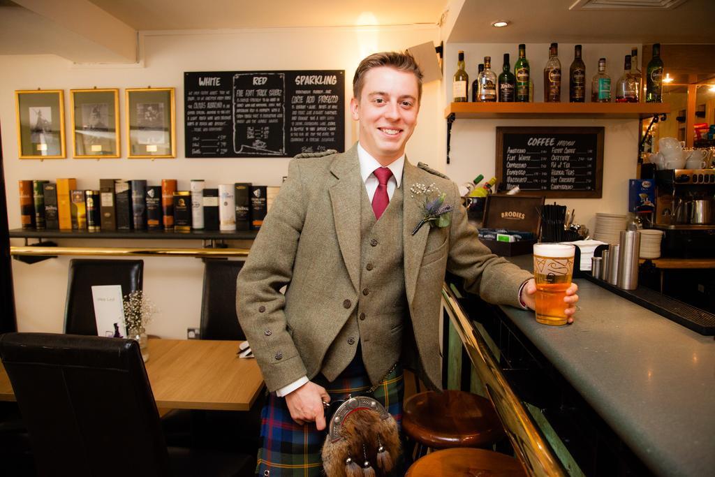 The Pipers' Tryst Hotel 글라스고 외부 사진