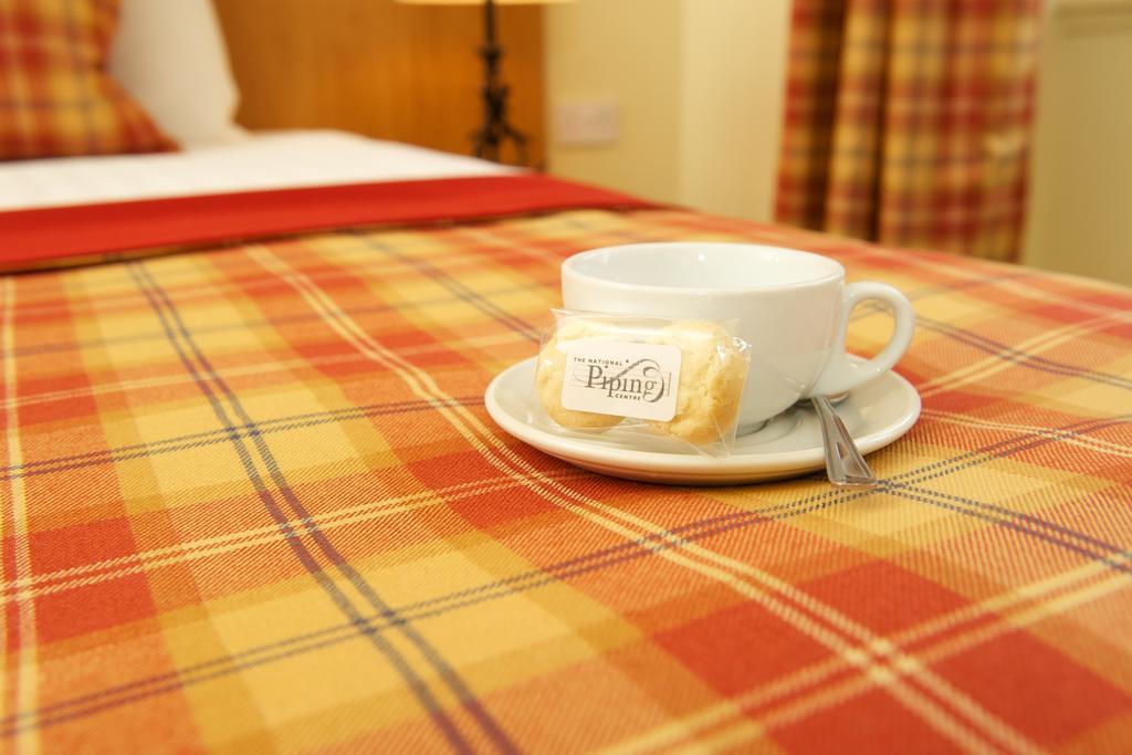 The Pipers' Tryst Hotel 글라스고 외부 사진