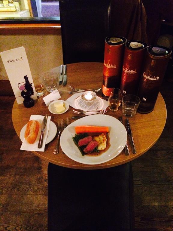The Pipers' Tryst Hotel 글라스고 외부 사진
